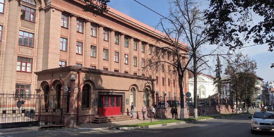Здание управления ФСБ в Нижнем Новгороде, в здание ФСБ бросили "коктейль Молотова", попытка поджога здания ФСБ