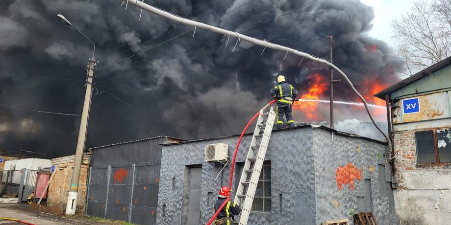 пожежа в Києві де, пожежа Поділ, пожежа в Києві зараз, пожежа в Києві сьогодні, пожежа на Подолі сьогодні