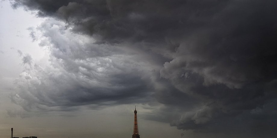 Фото: Бертран Кулик / twitter.com/latoureiffel