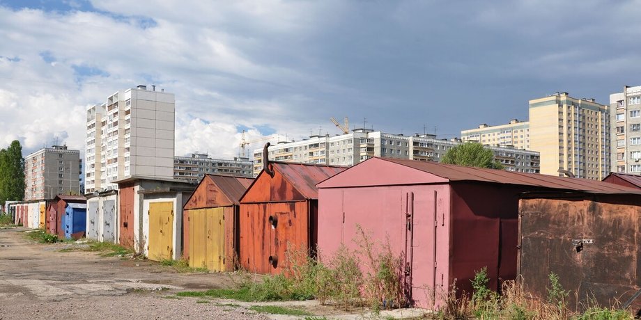 гараж, гаражі, замкнули в гаражі, замкнені в гаражі, відмовники у гаражі, гараж відмовники