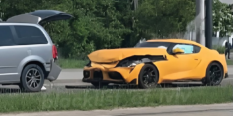 розбита тойота супра, Toyota Supra, Toyota Supra A90, купе Toyota, спорткар Toyota, Toyota GR Supra, ДТП у Львові