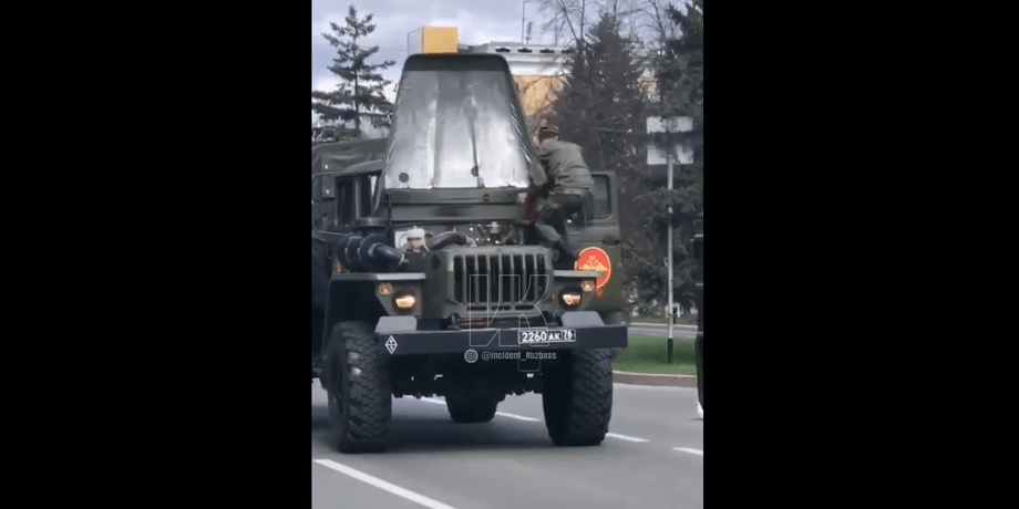 9 мая, день победы, кемерово, россия, загорелась машина, парад победы, военная машина, загорелась, рф