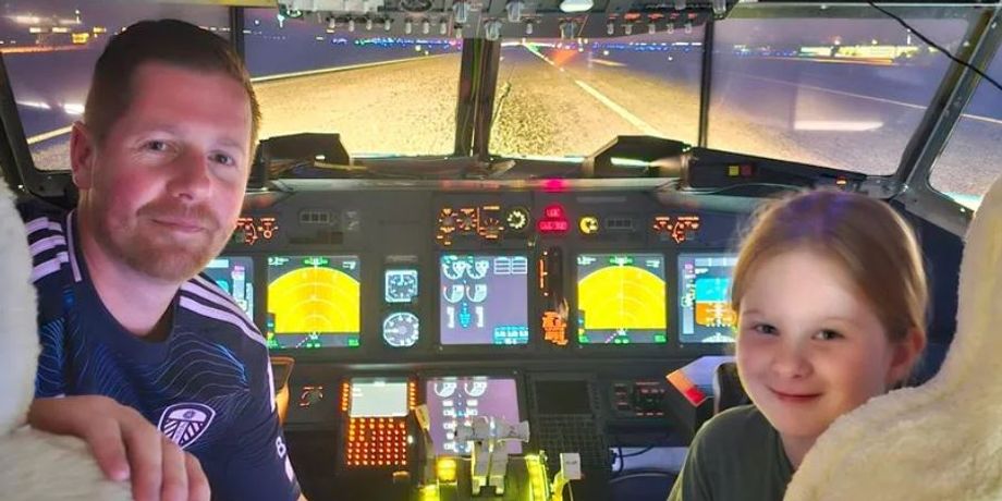 Мужчина построил у себя дома точную модель кабины самолета Boeing 737, курьезы, интересные хобби