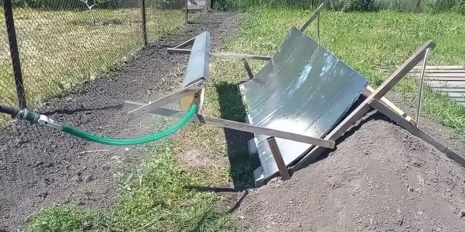 Система с бетонным зеркалом на земляном валу для производства солнечной энергии