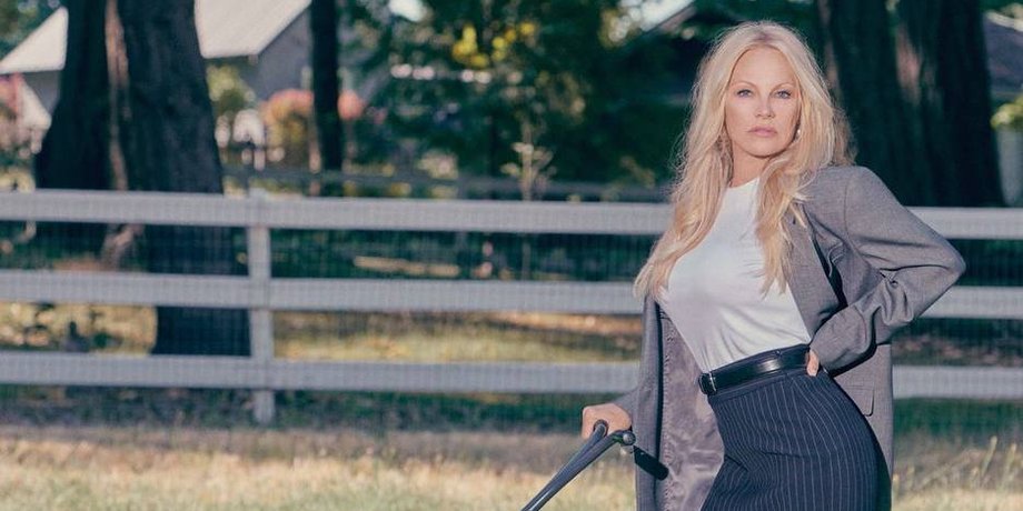Aritzia, Памела Андерсон, рекламна кампанія