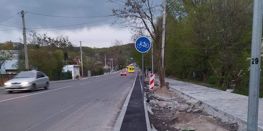 Львов, велодорожка, велосипедисты, худые, курьез,