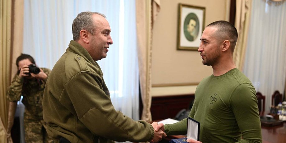 Роман Грибов, Змеиный остров