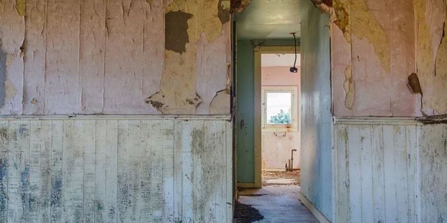 Таємний хід, секретний тунель у будинку, люк у підвалі, цікаві знахідки, курйози, дивні історії