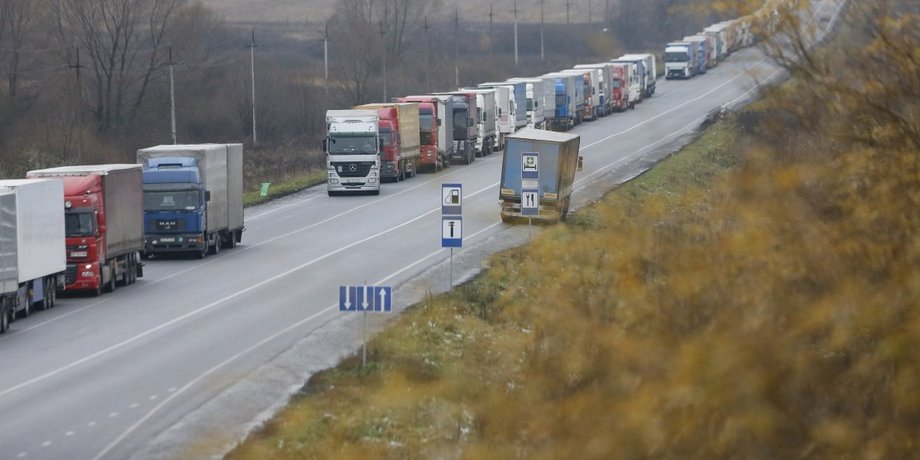 вантажівки, рух до кордону, пункт пропуску