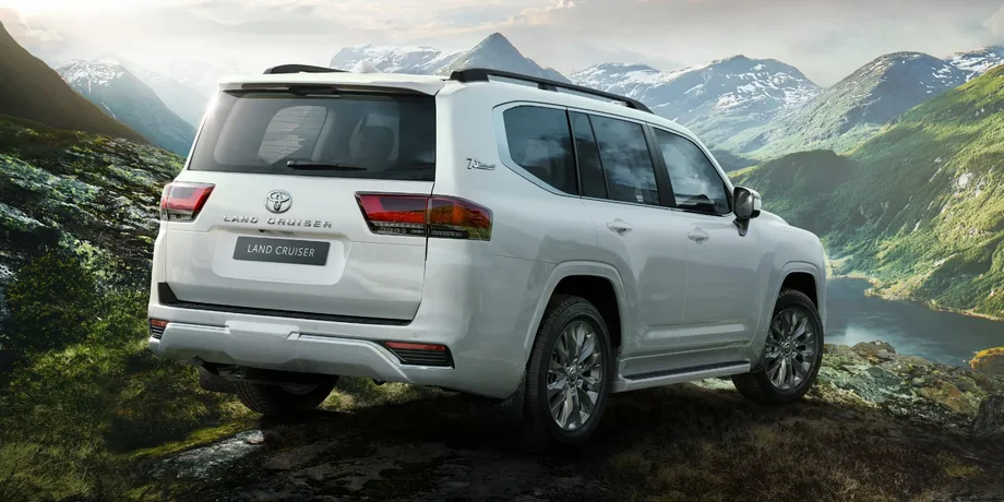 Toyota Land Cruiser 300 гибридная версия