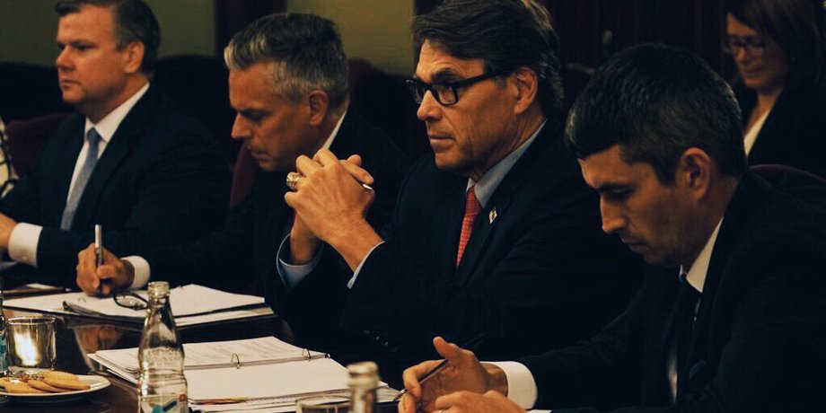 Рик Перри (в центре)/Фото: twitter.com/SecretaryPerry