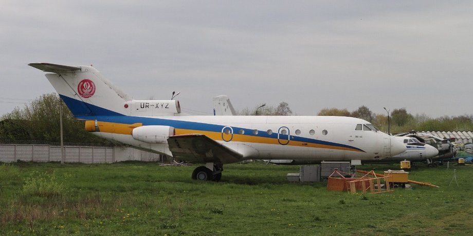 фото пассажирского самолета Як-40