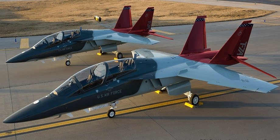 літак ВПС США T-7 Red Hawk