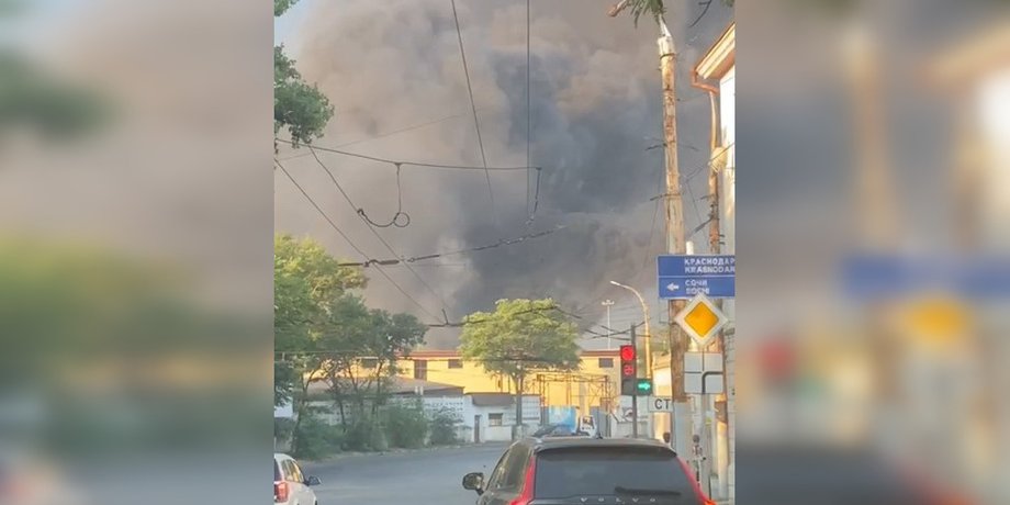 Фото дыма в Новороссийске 12 августа