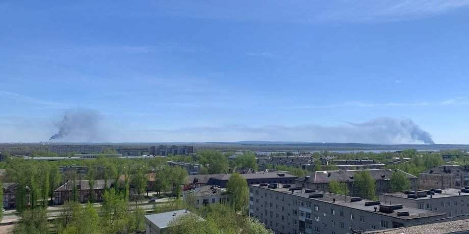 фото стовпів диму у Пермі 7 травня