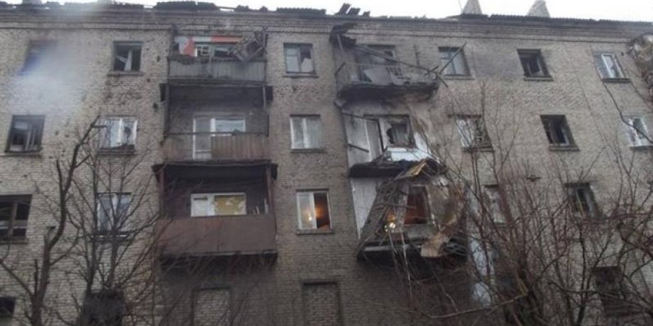 Дом в Саханке после попадания снаряда РСЗО "Град" / Фото из открытого источника