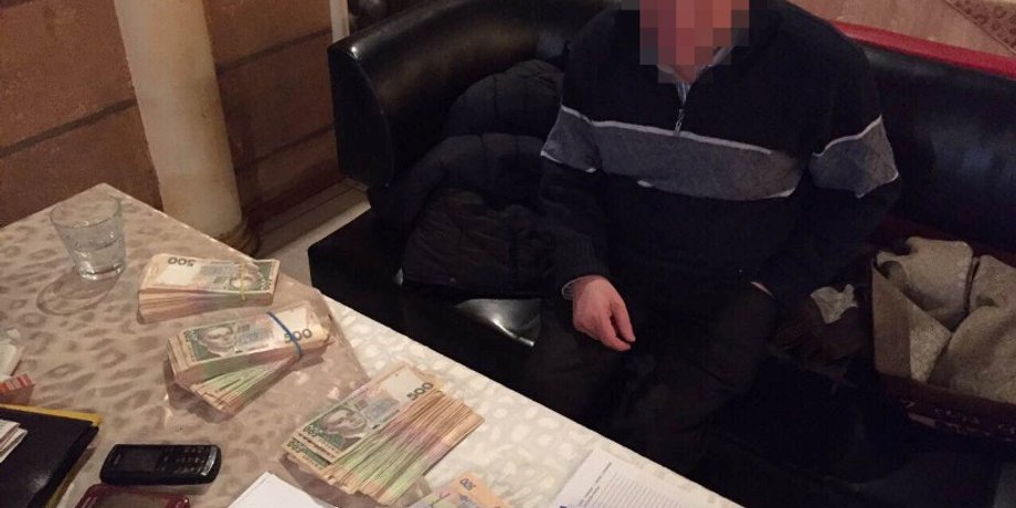 Подозреваемый судья во время задержания / Фото: НАБУ