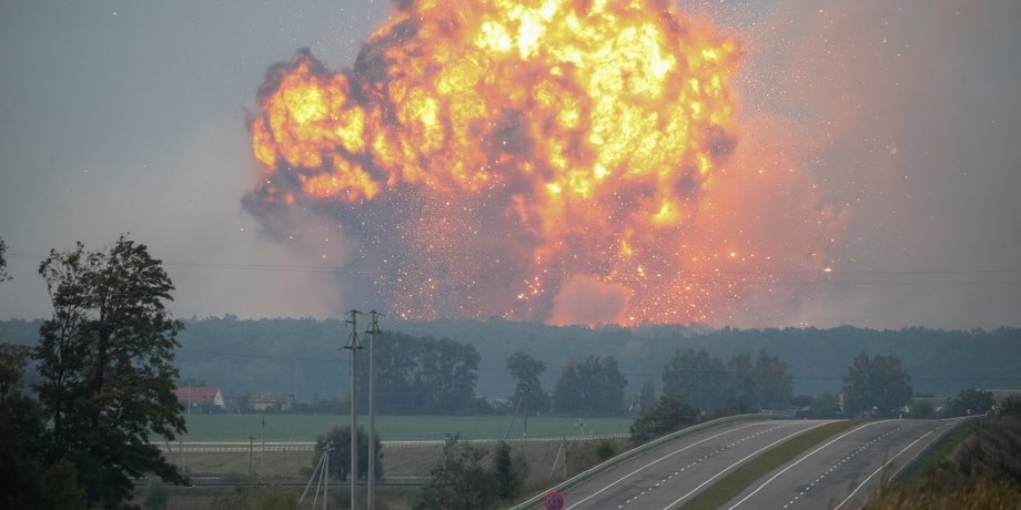 Взрывы на складах боеприпасов в Калиновке / Фото: Reuters