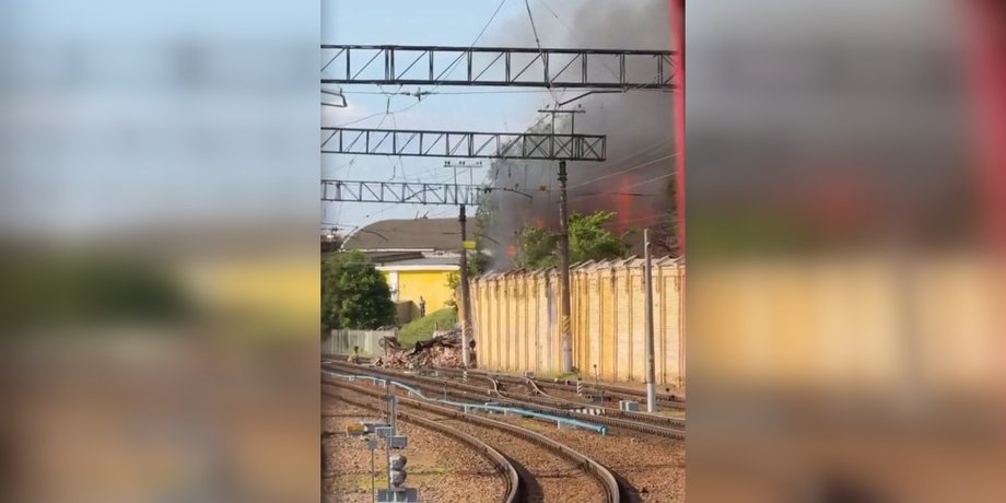В Санкт-Петербурге горит завод