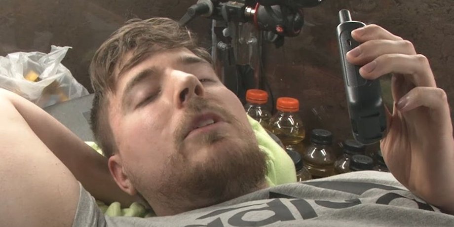 YouTube, блогер, Джимми Дональдсон, MrBeast, гроб, эксперимент,