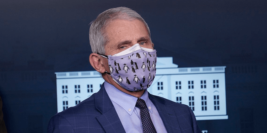 ношение двух масок, две защитные маски