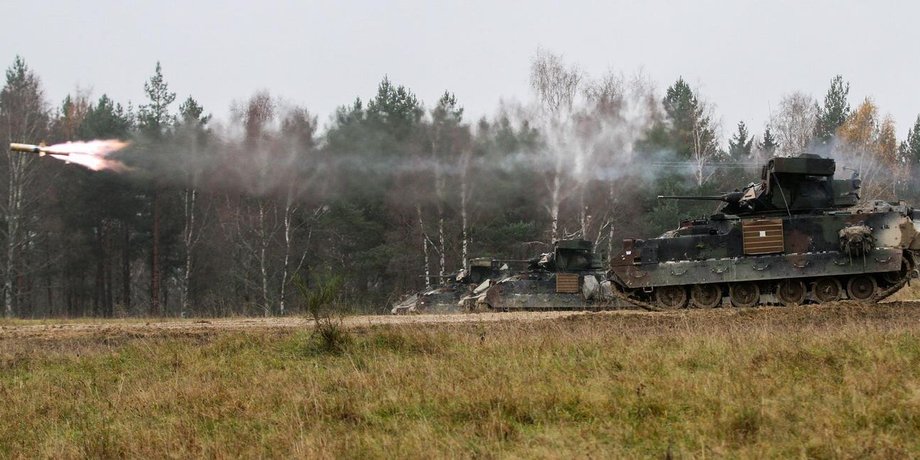 Bradley проти танка Т-90, Bradley проти танка, Bradley проти Т-80