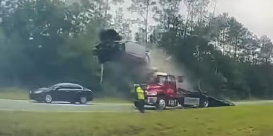 ДТП, Nissan, Nissan Altima, Эвакуатор, США, Видео, Инцидент, Авто взлетело вверх, Курьезы, Полиция