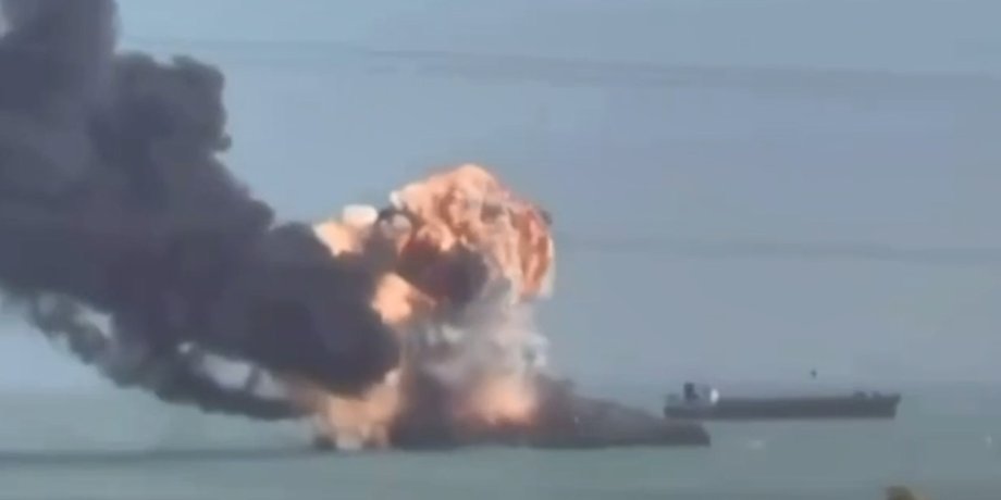 Пожежа на кораблі Ірану після можливого удару США