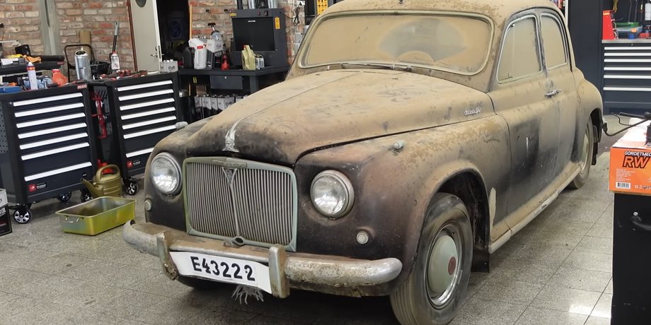 Заброшенный седан Rover P4 1954 года