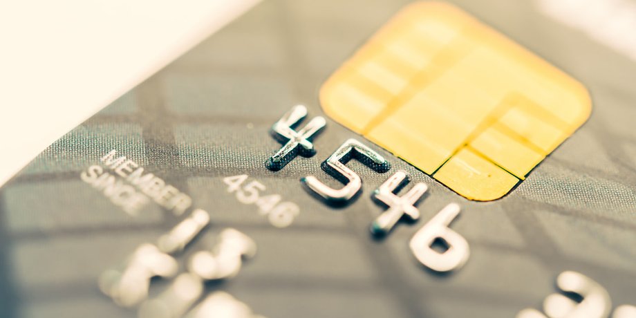 Готівка чи картка - де тримати гроші, якщо РФ вдарить по банківській системі Банківська картка