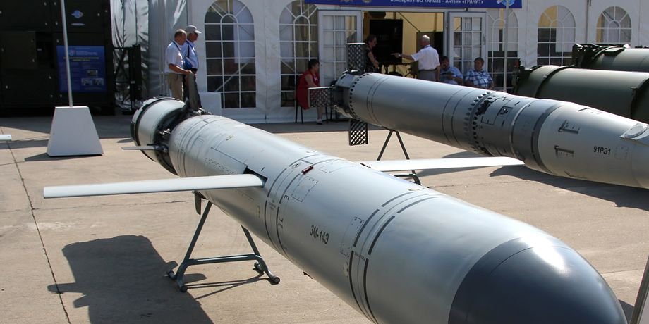 Збили ракету, російська ракета, ракетний обстріл, знищення ракети, сили ППО відпрацювали по ракеті