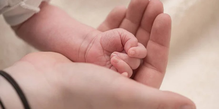 Вісім дітей на кожну жінку: лікар назвав "неможливу" умову відновлення населення України