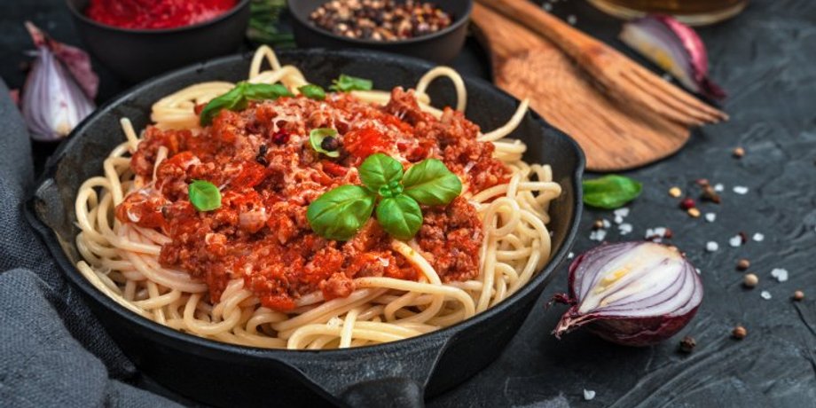 Спагетти с фаршем и беконом, спагетти с фаршем, спагетти рецепт, спагетти как приготовить