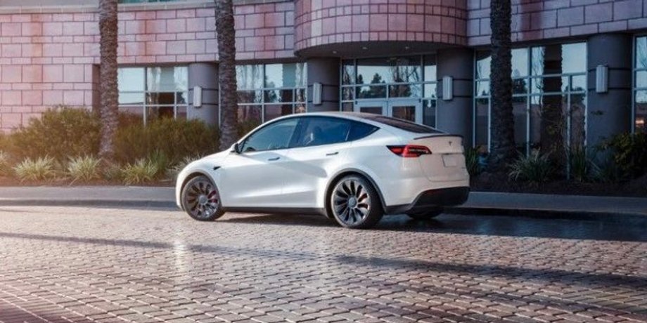 Tesla Model Y, кроссовер Tesla, электромобиль Tesla, фургон Tesla, фургон Tesla