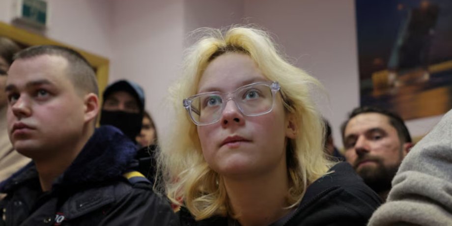 В России студентку оштрафовали за исполнение антикремлевских песен