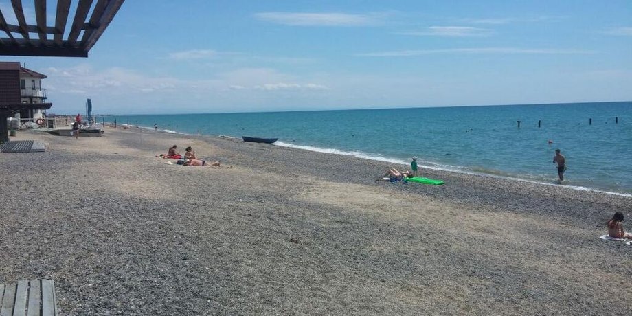 Крымский пляж / Фото: crimeaguide.com