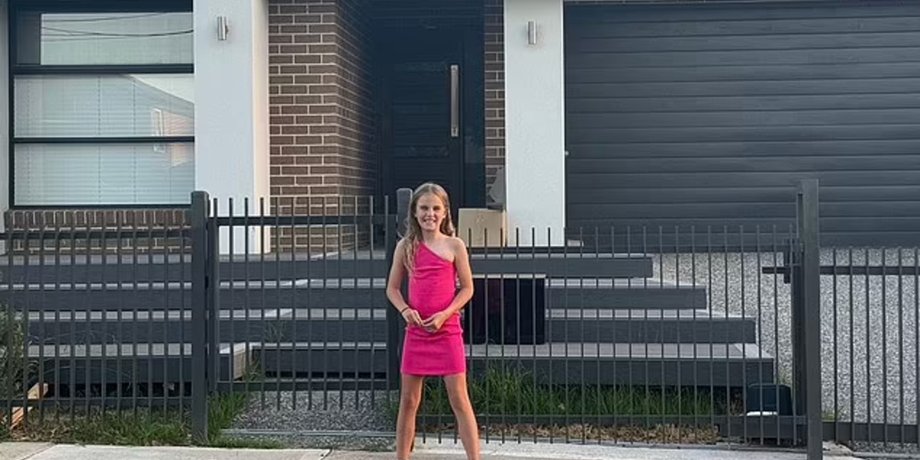 8-летняя девочка купила дом, девочка с братом и сестрой купила дом, недвижимость, инвестиции, депозит, семья, курьезы