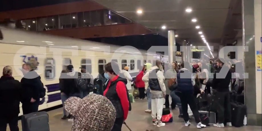 "Слуги народа" отправились в Трускавец без Разумкова