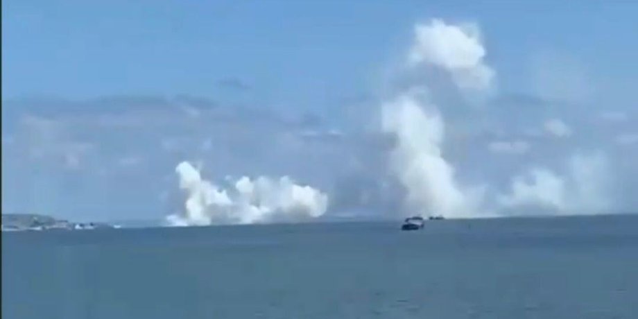 новости крыма, взрывы в крыму, взрывы керченский мост, дымовая завеса, атака на крым