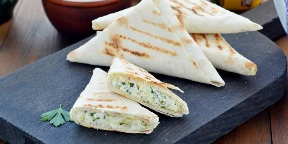 Лаваш с творогом и сыром, конвертики из лаваша, лаваш рецепт, лаваш с творогом