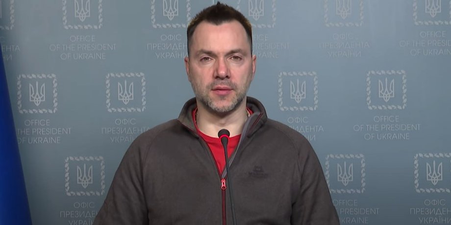 Олексій Арестович, за кордон