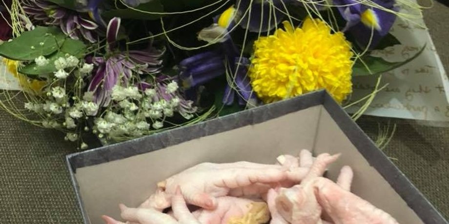 Фото "подарка", который доставили Наталье Бурейко, из ее Facebook