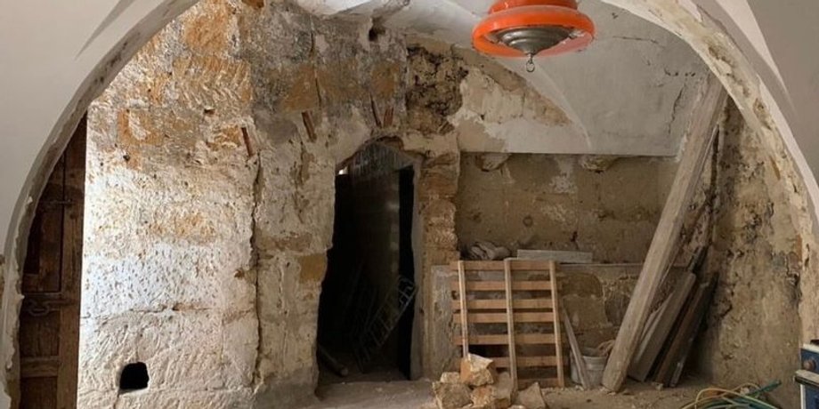 Жінка купила будинок в Італії за один євро, будинок в Італії, ремонт будинку, старий будинок, покинутий особняк, будинок за 1 євро,
