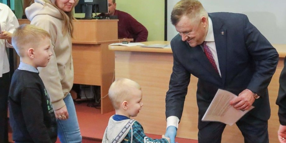 новости россии, мэр, перчатка, награждение, перчатка, скандал