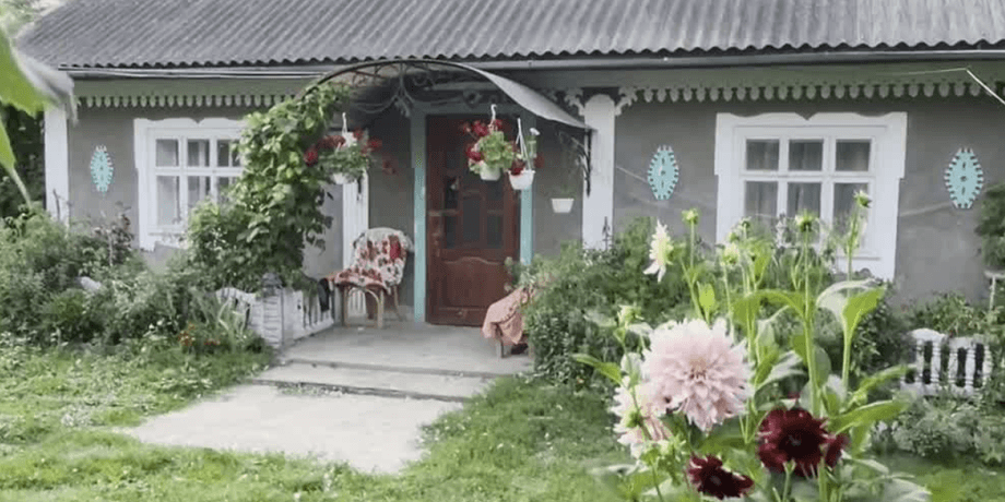 Хата в селі