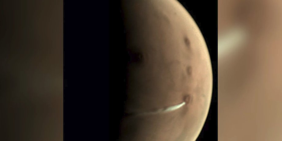Облако над вулканом Арсиа, 10 октября 2018 года. Фото: ESA