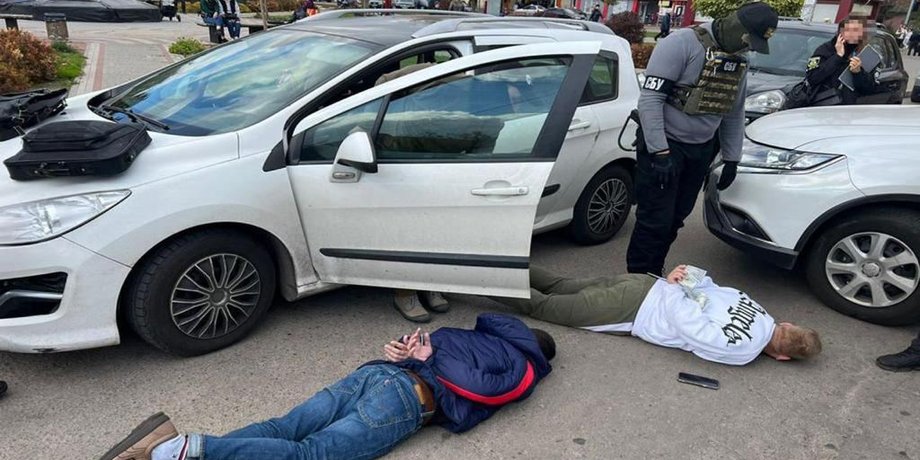 сбу, задержание, автомобили, мужчины
