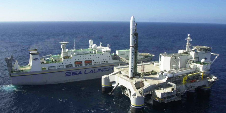 Транспортное судно и стартовая платформа "Морского старта". Фото: "Газета.Ру"