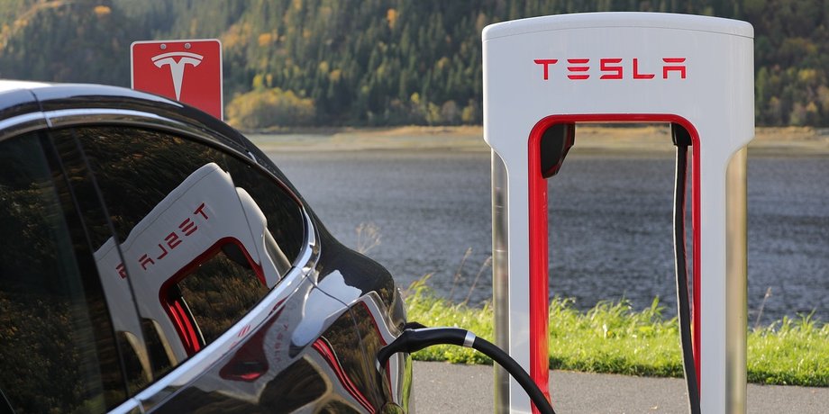 Tesla Supercharger зарядка автомобиль электрокар санкции Украина Россия