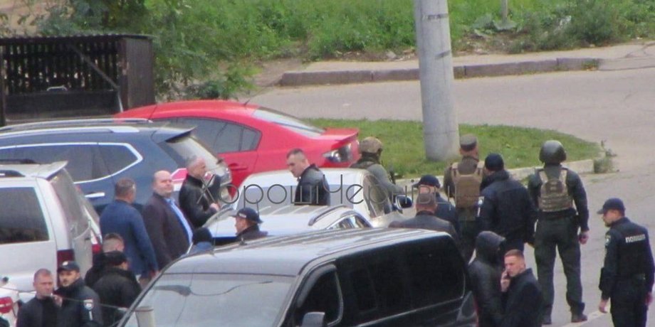 Черновцы, в Черновцах напали на полицейских, сотрудницу полиции убили, стрельба в Черновцах, школа №27 в Черновцах
